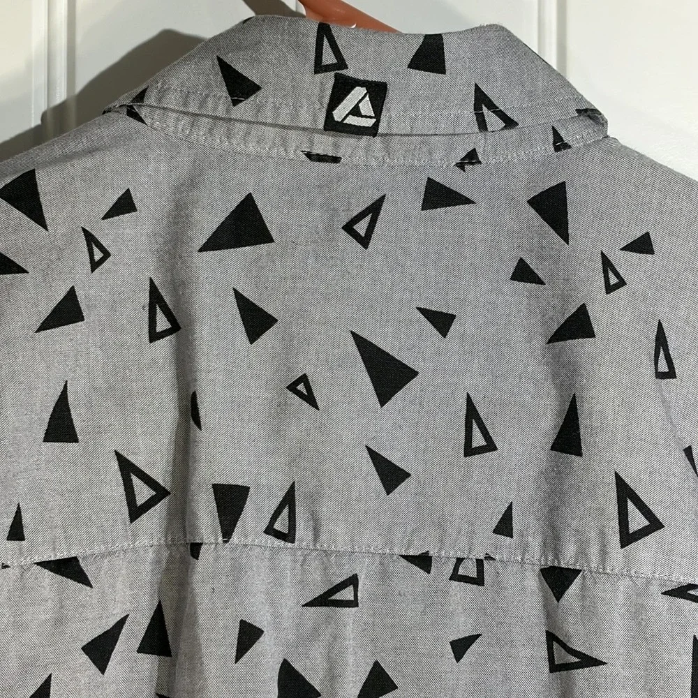 LIRA Originals Gray Black Geometric Triangle Button Front Shirt Size L